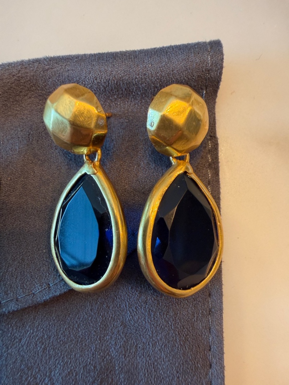 Julie Vos Gold Teardrop Earrings with Dark Blue Stones - Picture 4 of 4